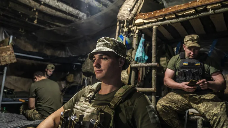 Qu&acirc;n đội Nga ngăn chặn hoạt động của lực lượng đặc nhiệm Ukraine tại thị trấn bị bao v&acirc;y  - Ảnh 1.