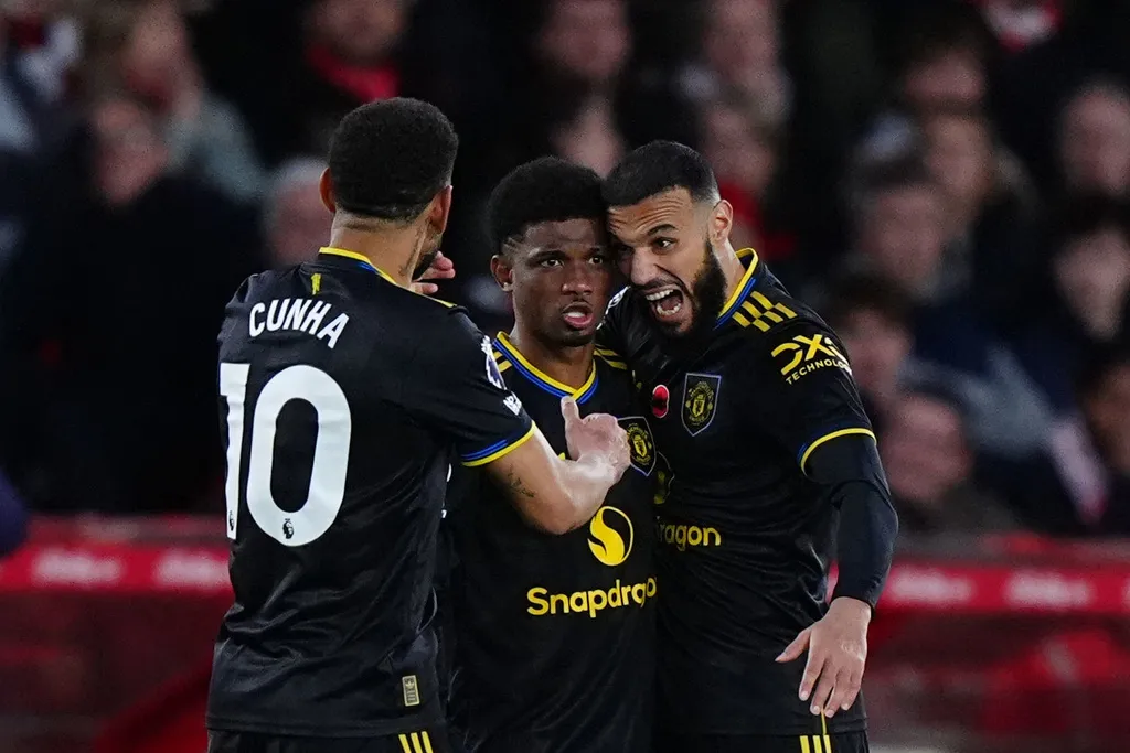 Man Utd hòa kịch tính, đứt chuỗi thắng ở Ngoại hạng Anh- Ảnh 3.