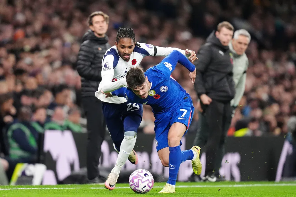 Joao Pedro ghi bàn quyết định, Chelsea hạ Tottenham trong derby London nghẹt thở- Ảnh 2.