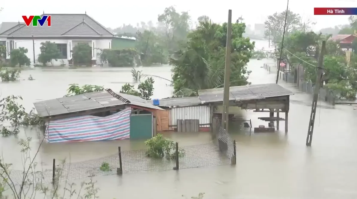 Mưa lớn kéo dài, hơn 4.600 hộ dân Hà Tĩnh bị ngập lụt- Ảnh 2. Mưa lớn kéo dài, hơn 4.600 hộ dân Hà Tĩnh bị ngập lụt- Ảnh 2.