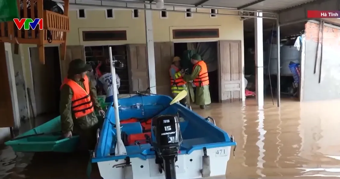 Mưa lớn kéo dài, hơn 4.600 hộ dân Hà Tĩnh bị ngập lụt- Ảnh 1. Mưa lớn kéo dài, hơn 4.600 hộ dân Hà Tĩnh bị ngập lụt- Ảnh 1.