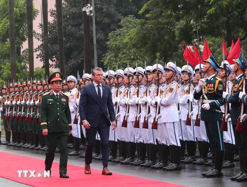 Bộ trưởng Chiến tranh Hoa Kỳ Pete Hegseth thăm chính thức Việt Nam - Ảnh 1.