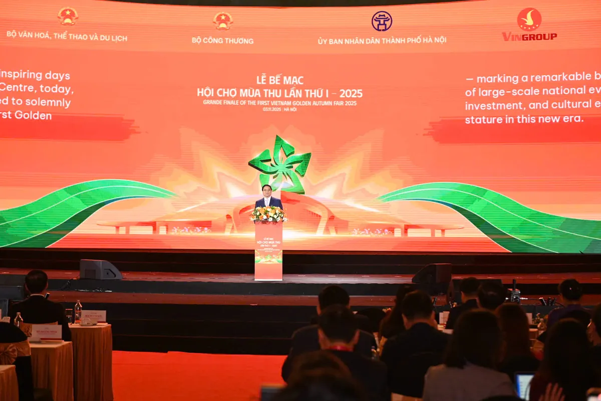 Thủ tướng: Từ thành công Hội chợ Mùa Thu, đề xuất phương án tổ chức Hội chợ Mùa Xuân - Ảnh 2.