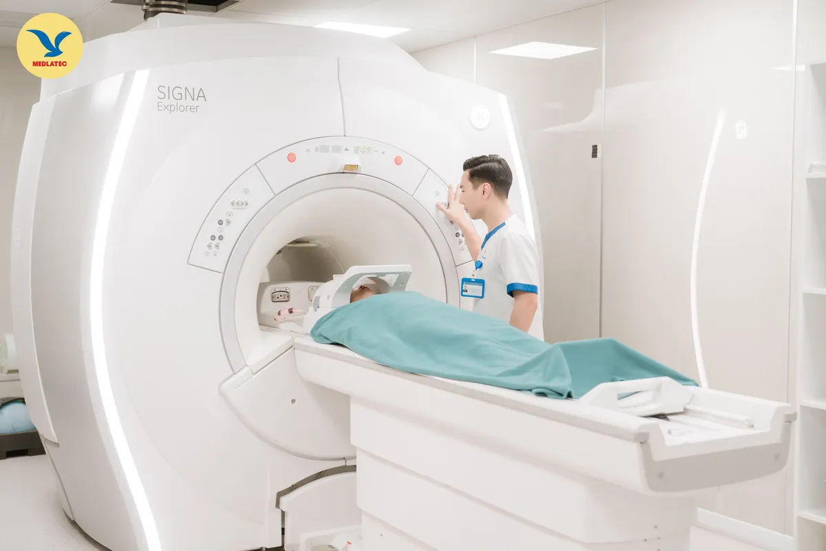 PGS.TS.BSCC L&ecirc; Ch&iacute;nh Đại - Chuy&ecirc;n Gia Ung bướu được h&agrave;ng ng&agrave;n bệnh nh&acirc;n tin tưởng trong suốt hơn 40 năm c&ocirc;ng t&aacute;c- Ảnh 3.