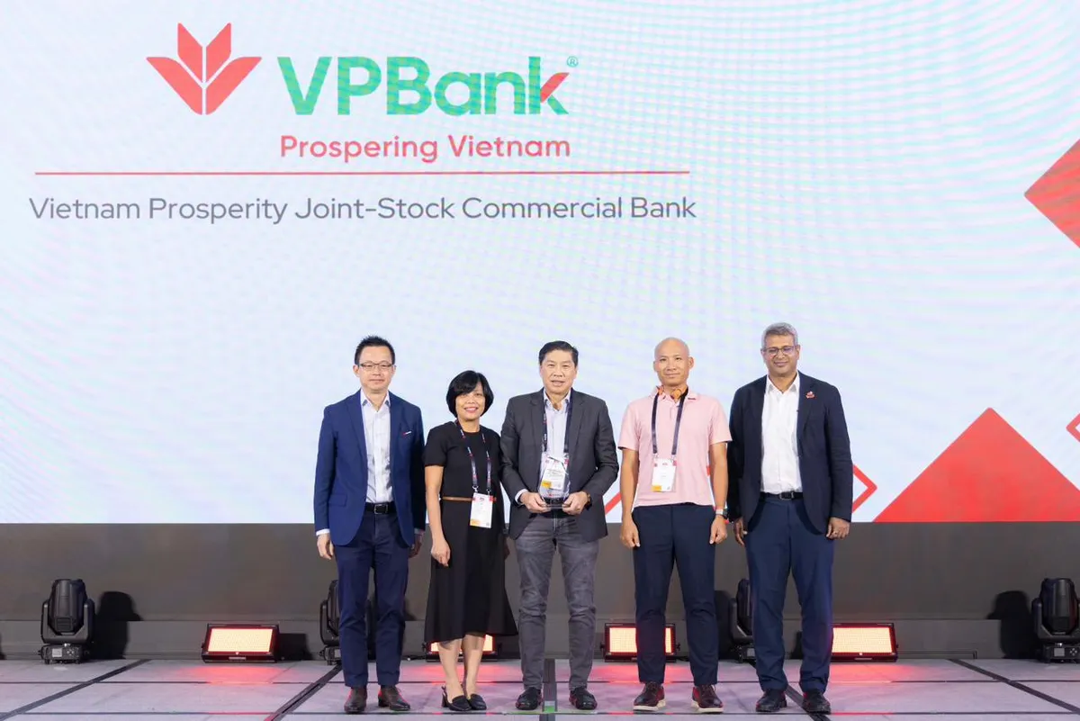 C&ocirc;ng nghệ &ldquo;mở kh&oacute;a tương lai&rdquo; của VPBank được vinh danh tại Red Hat APAC 2025- Ảnh 1.