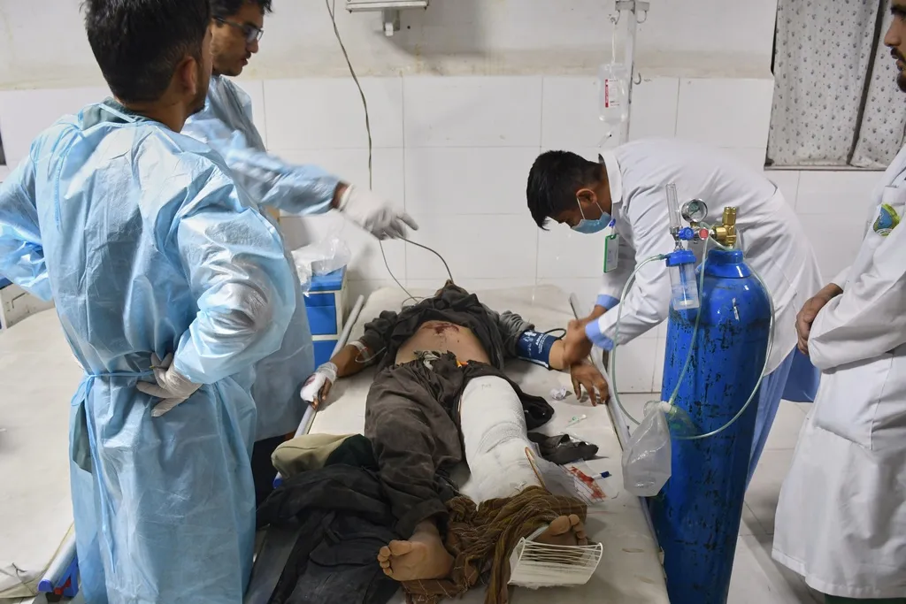 Tại sao Afghanistan dễ xảy ra động đất?
- Ảnh 1. Tại sao Afghanistan dễ xảy ra động đất?
- Ảnh 1.