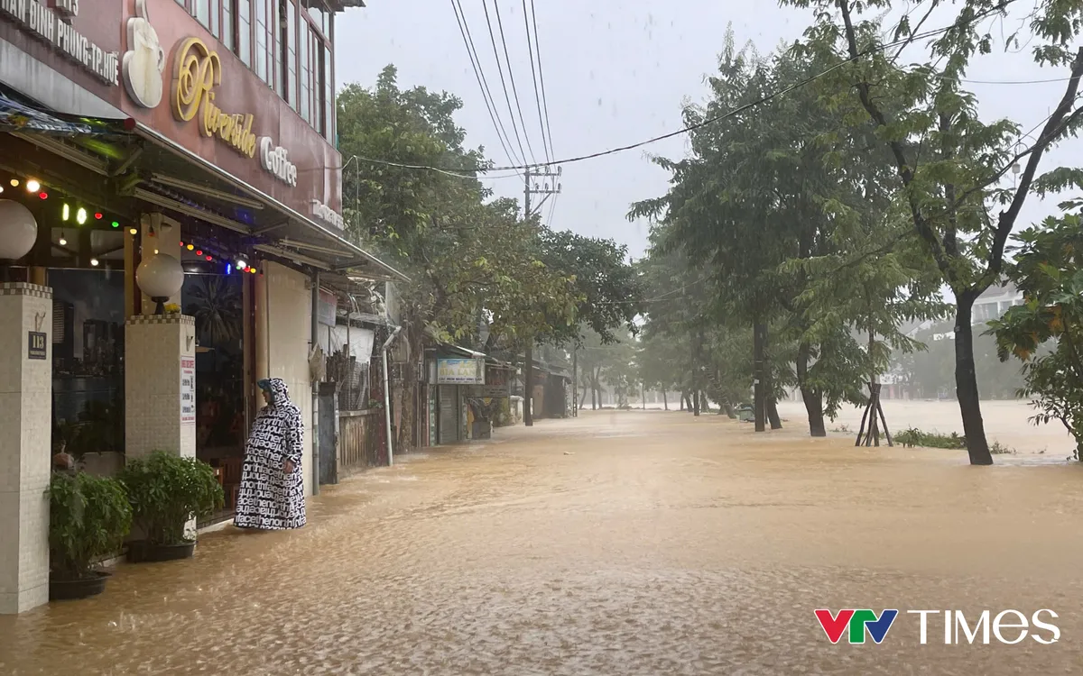 Chỉ 1 tuần người dân TP Huế đã đón nhận 3 cơn lũ lớn.