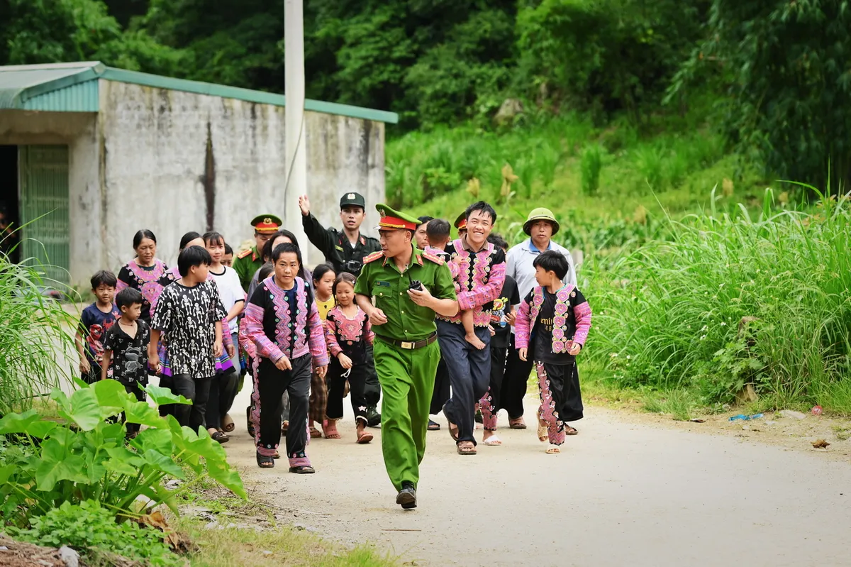 Chiến sĩ quả cảm - Tập cuối: Phá sào huyệt “Tử địa trắng” - Ảnh 3.