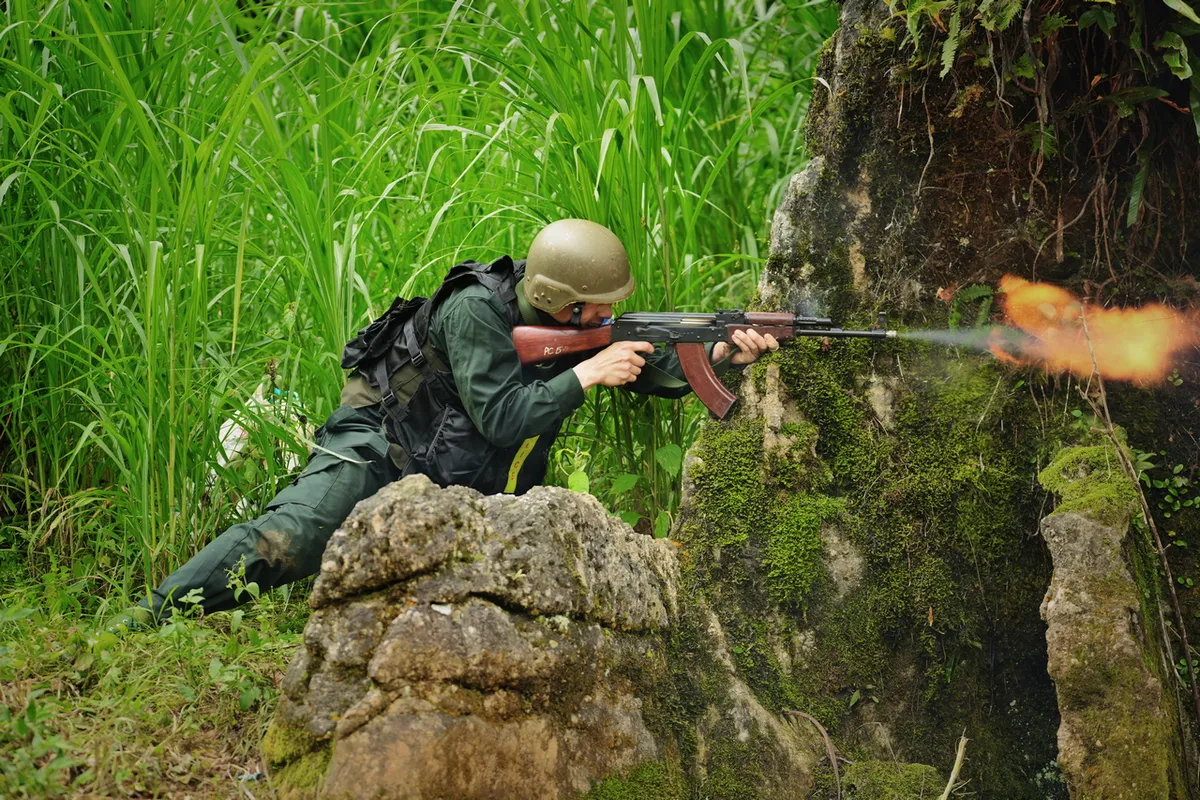 Chiến sĩ quả cảm - Tập cuối: Phá sào huyệt “Tử địa trắng” - Ảnh 5.