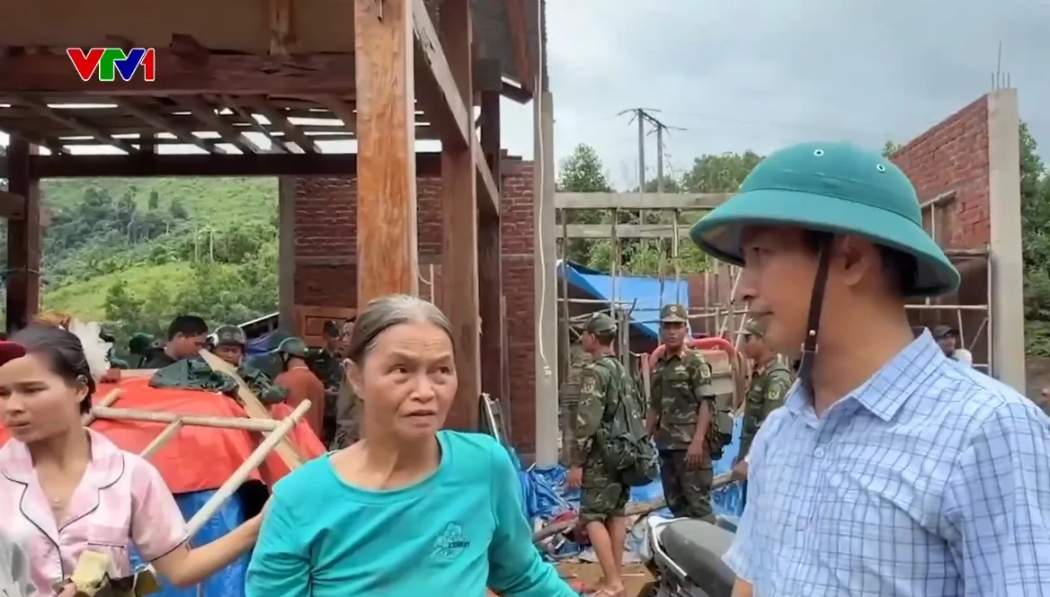 Đà Nẵng: Chính quyền, bộ đội, dân quân giúp bà con vùng lũ vực dậy sau thiên tai - Ảnh 2.