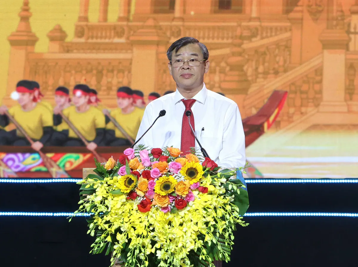 Cần Thơ rộn ràng Lễ hội Óoc Om Bóc – Đua ghe Ngo 2025- Ảnh 1.