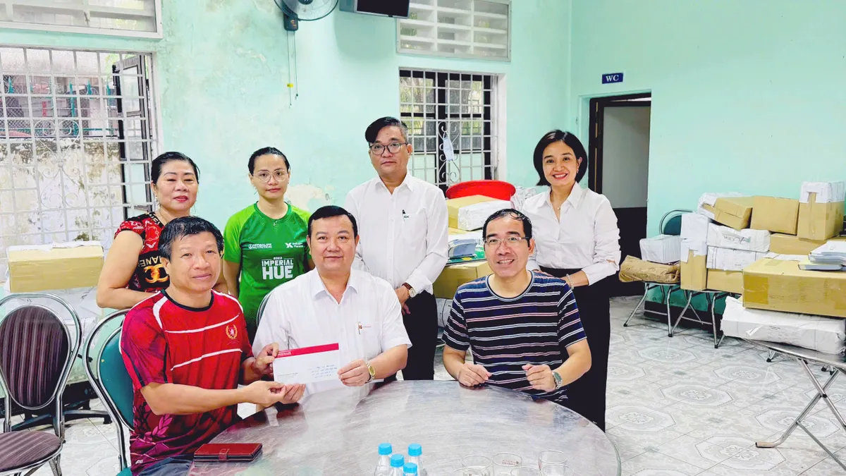 Agribank hỗ trợ kịp thời các tỉnh miền Trung khắc phục hậu quả lũ lụt do mưa lũ lịch sử - Ảnh 1.