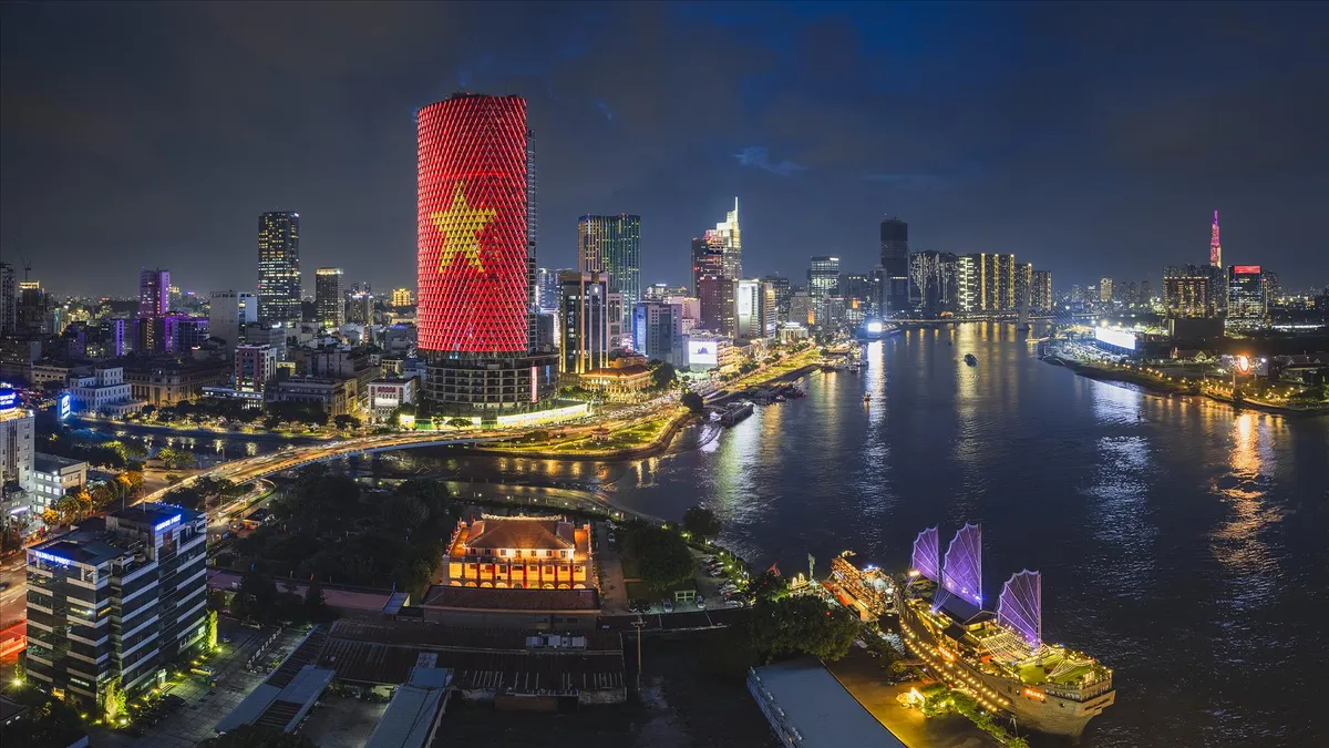 TP Hồ Chí Minh khởi động lại tour trực thăng ngắm cảnh- Ảnh 1.