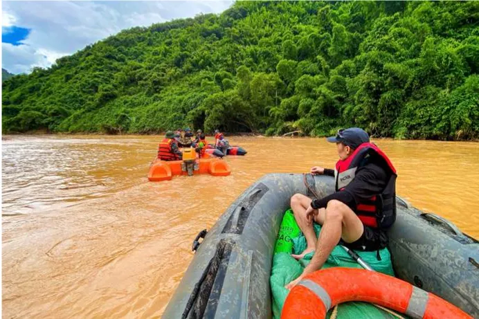 Từ thiện mùa bão lũ dưới góc nhìn người trẻ: Minh bạch, bền vững và đầy trách nhiệm - Ảnh 1.