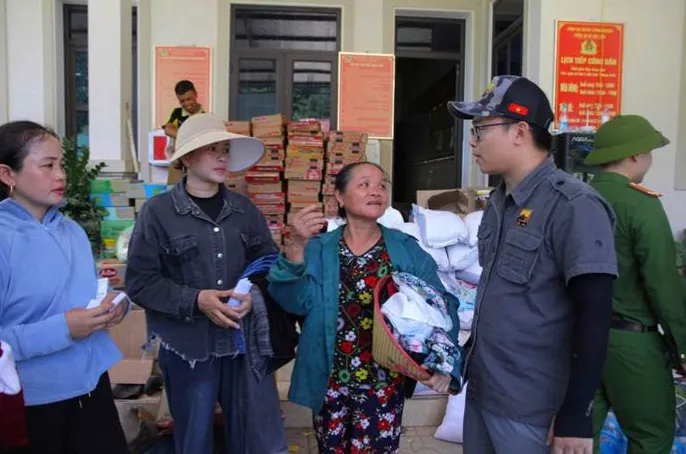 Từ thiện mùa bão lũ dưới góc nhìn người trẻ: Minh bạch, bền vững và đầy trách nhiệm - Ảnh 2.