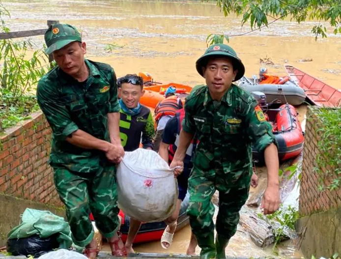 Từ thiện mùa bão lũ dưới góc nhìn người trẻ: Minh bạch, bền vững và đầy trách nhiệm - Ảnh 3.
