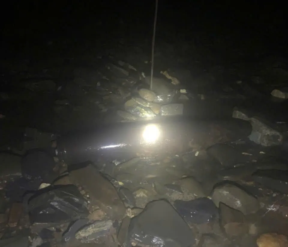 Nghệ An: Phát hiện quả bom dưới lòng sông Nậm Mộ.                           - Ảnh 1.