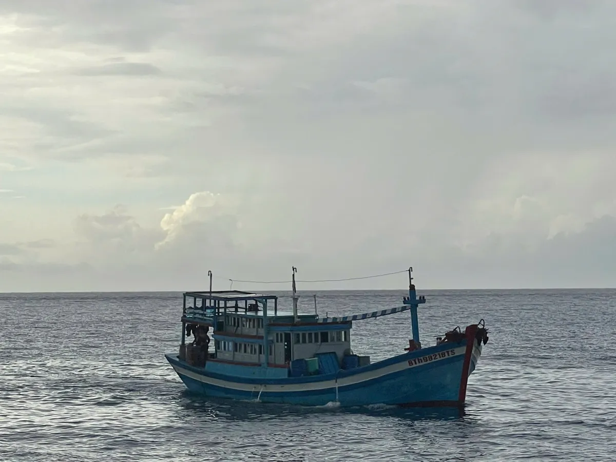 Khánh Hòa: Đặc khu Trường Sa sẵn sàng đón tàu ngư dân tránh trú bão Kalmaegi - Ảnh 1.