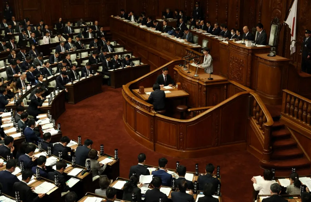 Tân Thủ tướng Nhật Bản Takaichi lần đầu trả lời chất vấn tại Quốc hội- Ảnh 1. Tân Thủ tướng Nhật Bản Takaichi lần đầu trả lời chất vấn tại Quốc hội- Ảnh 1.