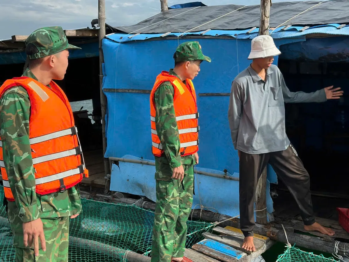 Quân khu 5 kiểm tra công tác ứng phó bão số 13 tại tỉnh Đắk Lắk - Ảnh 1.