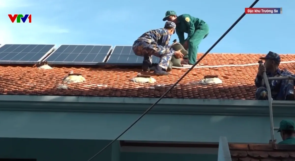 Miền Trung khẩn trương ứng phó bão Kalmaegi sau những ngày oằn mình vì lũ- Ảnh 1.