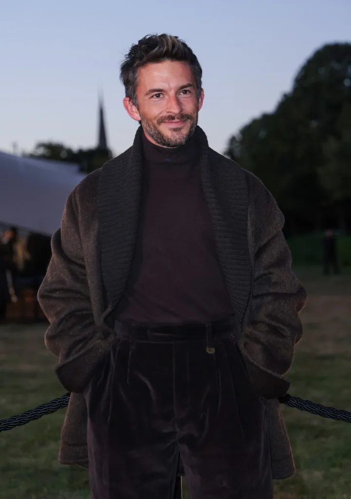 Jonathan Bailey được bình chọn là "Người đàn ông quyến rũ nhất hành tinh" - Ảnh 1.