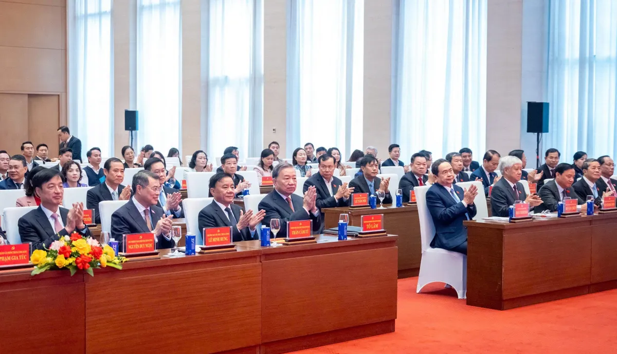 Tổng Bí thư Tô Lâm trao quyết định của Bộ Chính trị về công tác nhân sự - Ảnh 1.