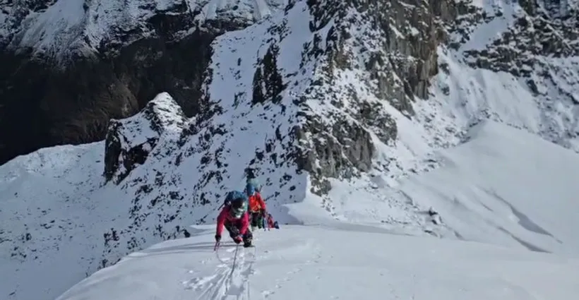 Nepal: Tuyết lở khiến 3 người thiệt mạng, 4 người mất tích - Ảnh 1.