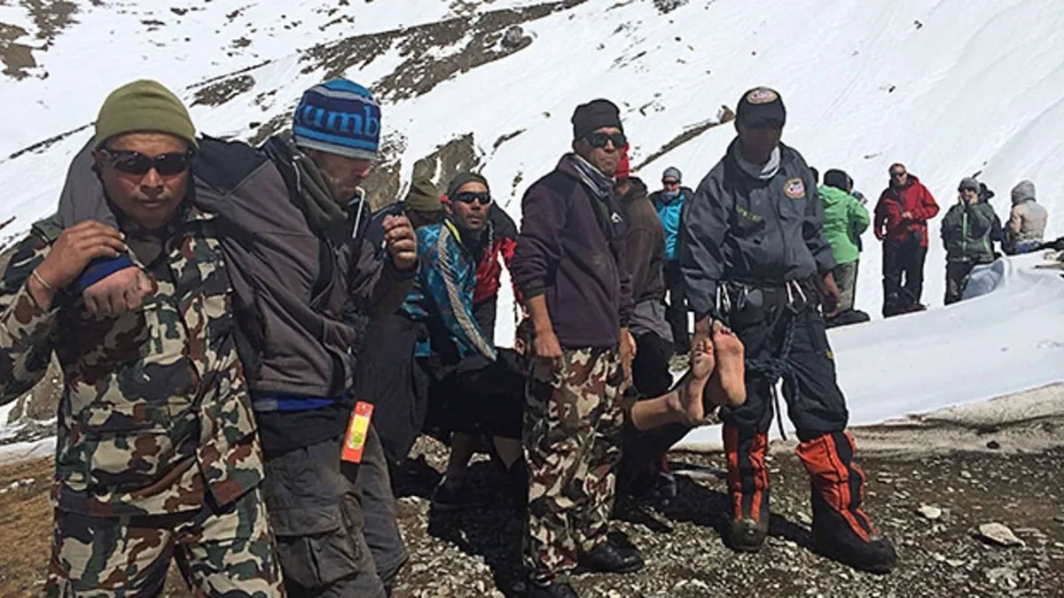 Bão tuyết dữ dội ở dãy Himalaya cướp đi sinh mạng của 9 người - Ảnh 1.