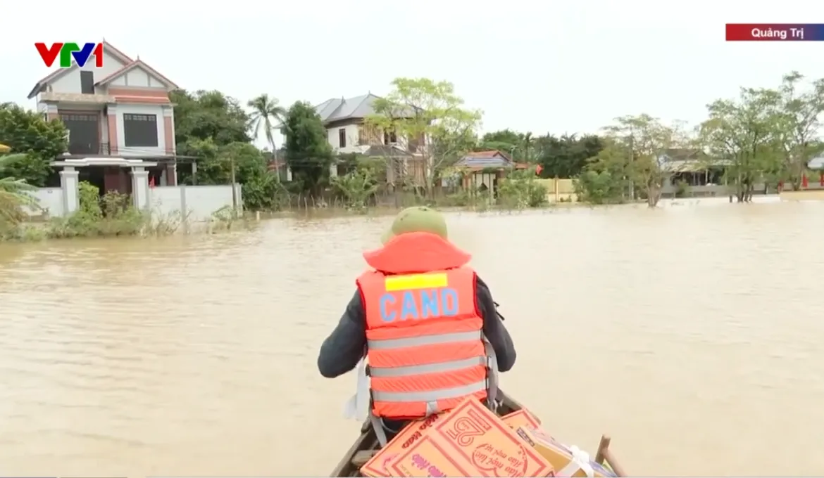 Miền Trung khẩn trương ứng phó bão Kalmaegi sau những ngày oằn mình vì lũ- Ảnh 4.