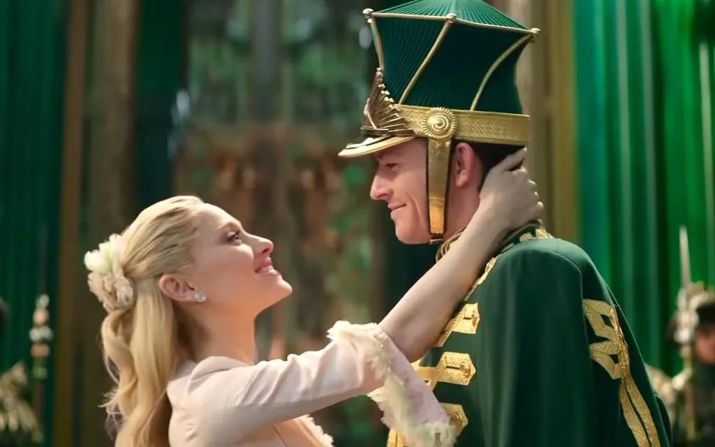 Jonathan Baile trong một cảnh phim "Wicked". (Ảnh: Universal Pictures)