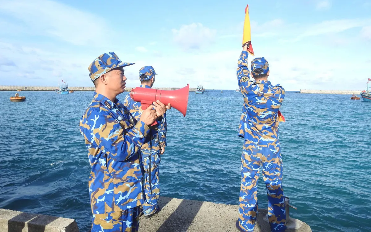 Đón 3.000 ngư dân vào tránh bão Kalmaegi an toàn.