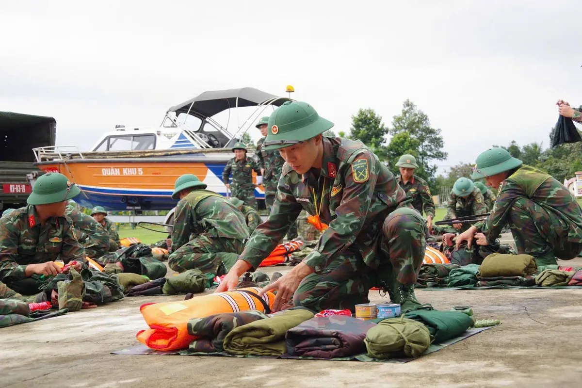 Sư đoàn 315 triển khai công tác ứng phó bão số 13 Kalmaegi - Ảnh 3.