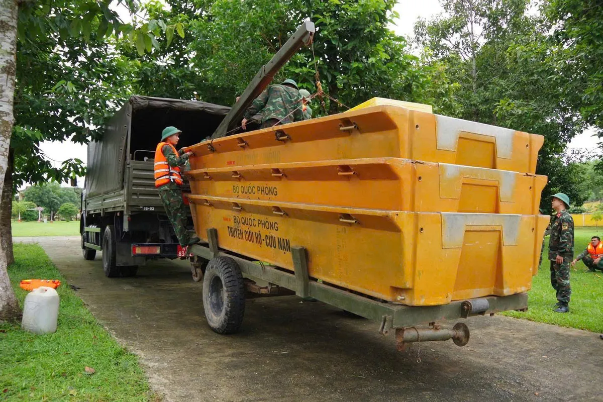 Sư đoàn 315 triển khai công tác ứng phó bão số 13 Kalmaegi - Ảnh 1.