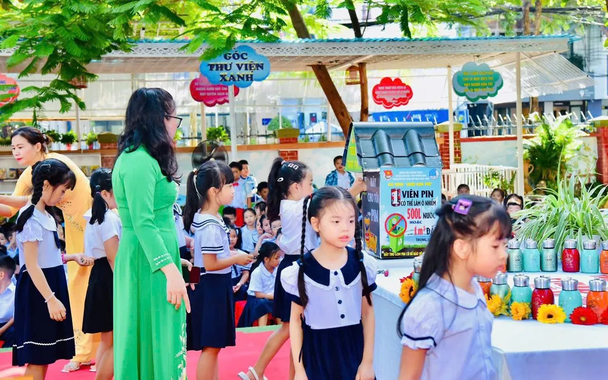 Chủ động bảo đảm an toàn trường học trước bão .