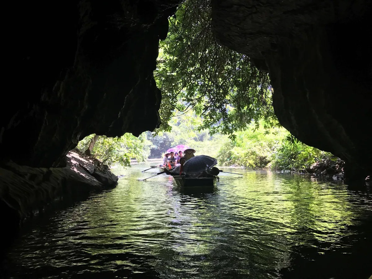 Du lịch Ninh Bình: Gìn giữ cội nguồn để phát triển bền vững - Ảnh 2.