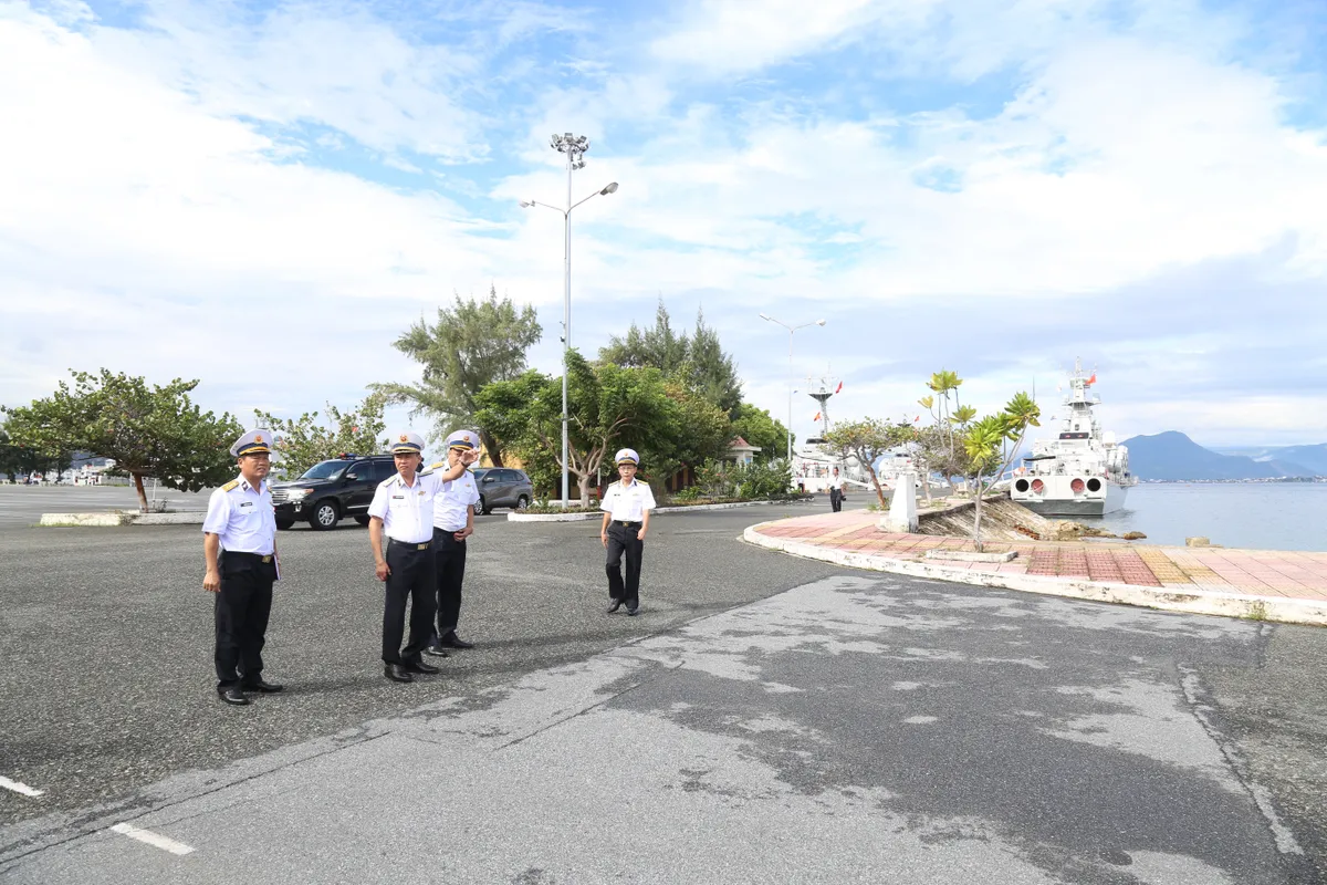 Hải quân khẩn trương triển khai công tác phòng chống bão Kalmaegi- Ảnh 4.