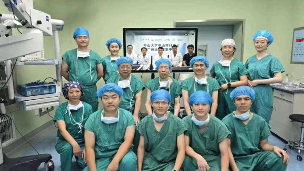 Trung Quốc thực hiện ca phẫu thuật mắt từ xa bằng robot đầu tiên trên thế giới - Ảnh 1.