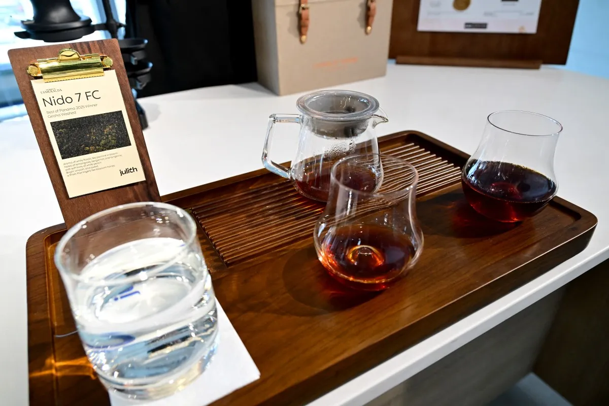 Dubai ra mắt ly cà phê đắt nhất thế giới, giá hàng ngàn USD một tách - Ảnh 1.