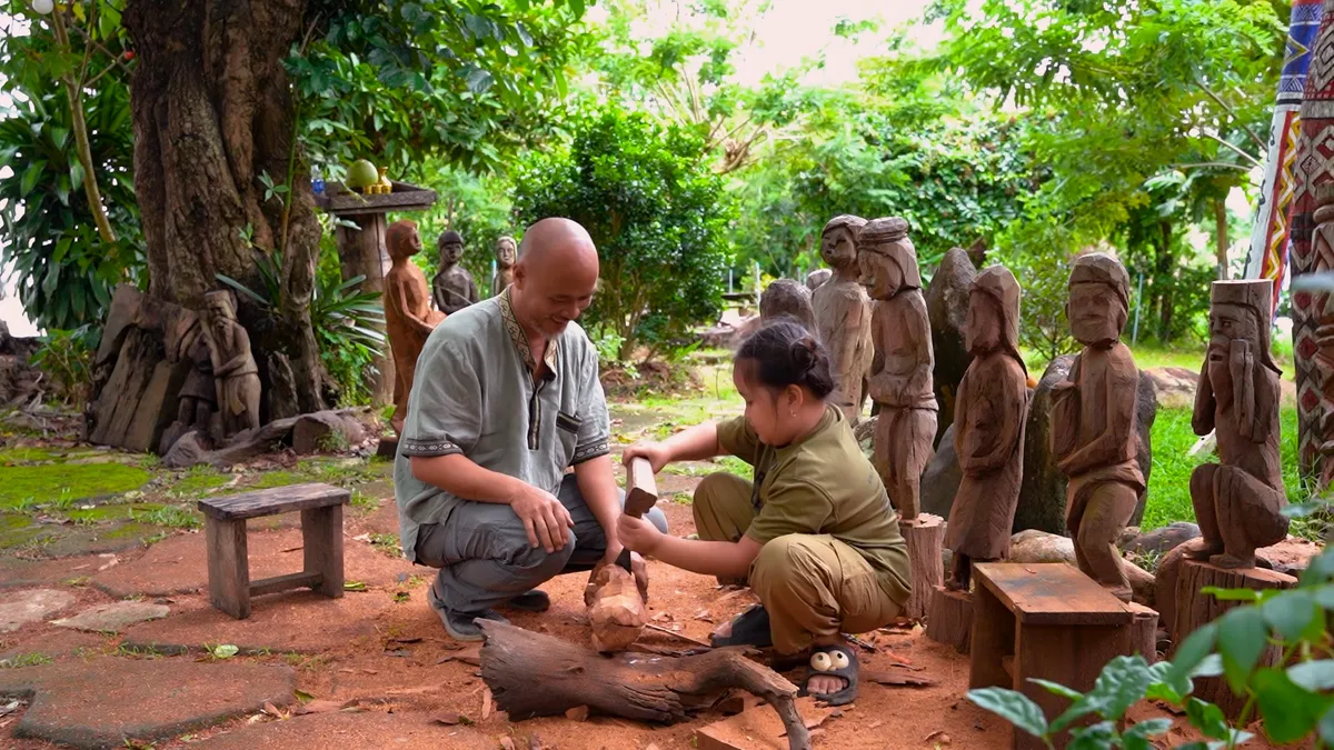 Bố con họa sĩ Hồ Việt và trải nghiệm khó quên trong Cha con vạn dặm - Ảnh 3.