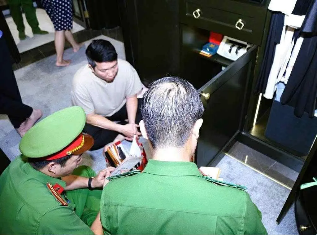 Bắt tạm giam chồng Đoàn Di Băng để điều tra vụ hàng giả - Ảnh 3.