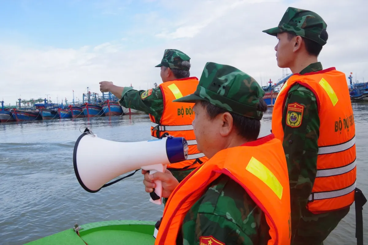 Bão số 13 Kalmaegi mạnh cấp 14, giật cấp 17, giữ nguyên hướng di chuyển - Ảnh 2.