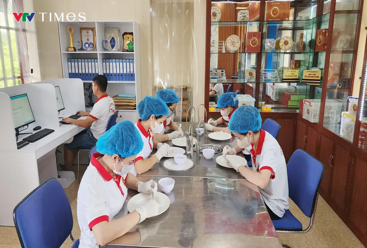 Anh n&ocirc;ng d&acirc;n nu&ocirc;i chim yến được Chủ tịch nước trao tặng Hu&acirc;n chương Lao động hạng Ba  - Ảnh 3.