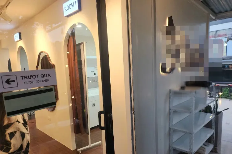 Tiệm chụp ảnh bị tố làm lộ clip nhạy cảm của nữ sinh 18 tuổi - Ảnh 1.