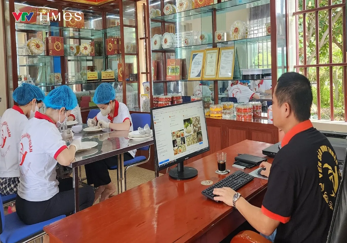 Anh n&ocirc;ng d&acirc;n nu&ocirc;i chim yến được Chủ tịch nước trao tặng Hu&acirc;n chương Lao động hạng Ba  - Ảnh 5.