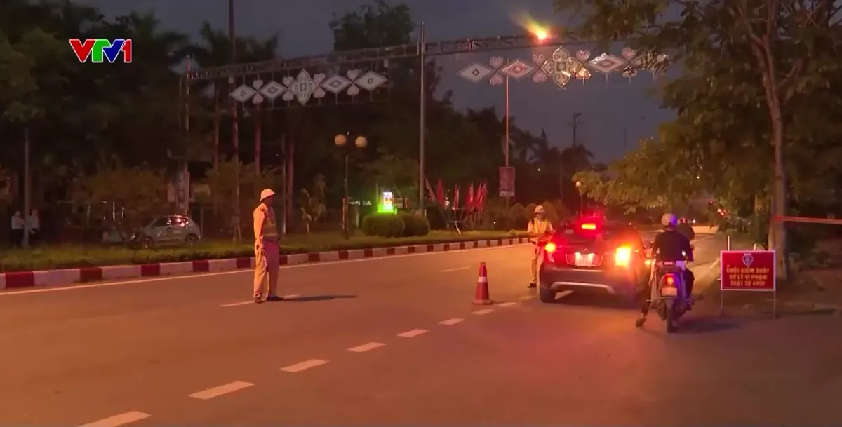 Thắt chặt kiểm tra và xử lý vi phạm nồng độ cồn - Ảnh 2.