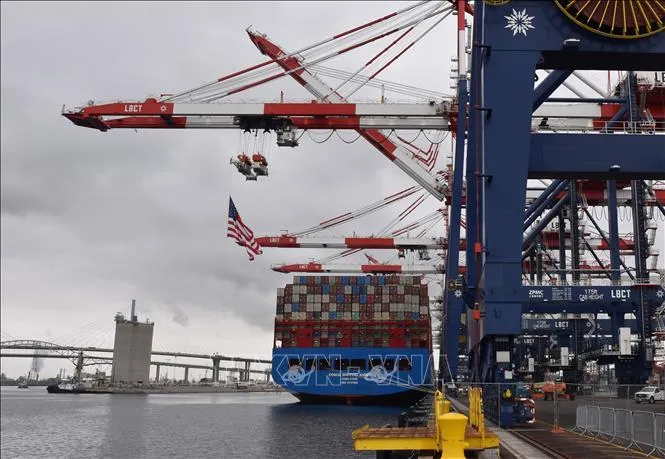 Kinh tế Mỹ đối mặt biến động ngắn hạn nếu thuế quan bị bãi bỏ - Ảnh 1.