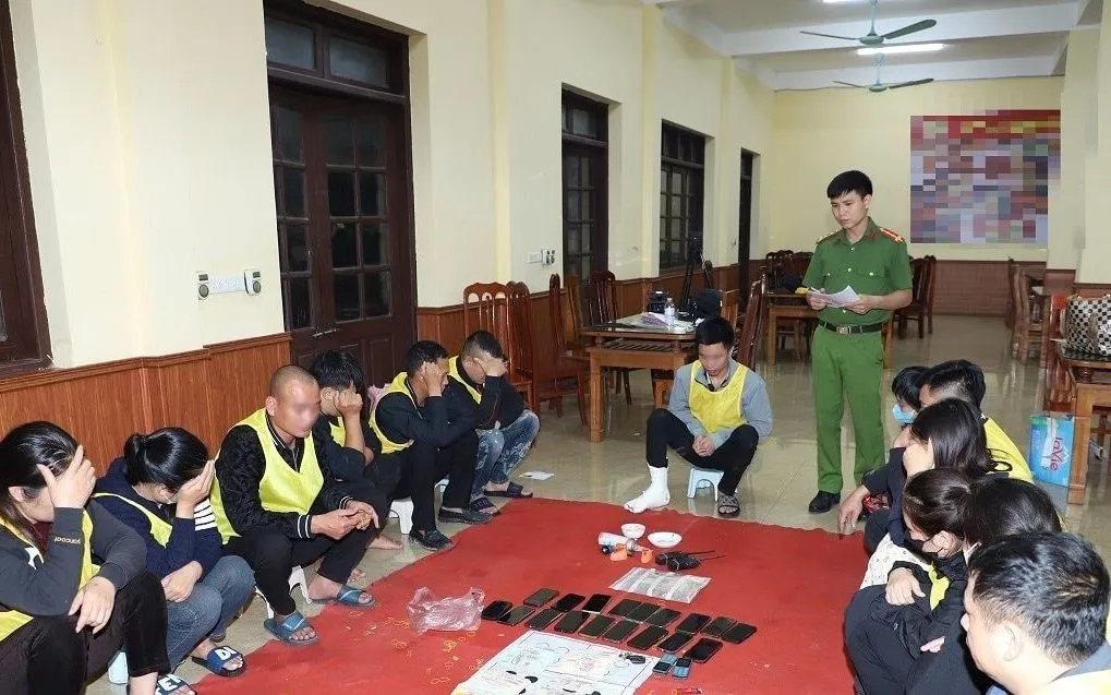 Cơ quan Công an bắt giữ các đối tượng. Ảnh: Công an Ninh Bình