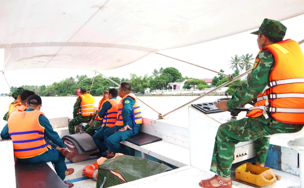 Khánh Hòa: Bắn pháo hiệu báo bão, Biên phòng vào vị trí ứng phó bão Kalmaegi - Ảnh 4.