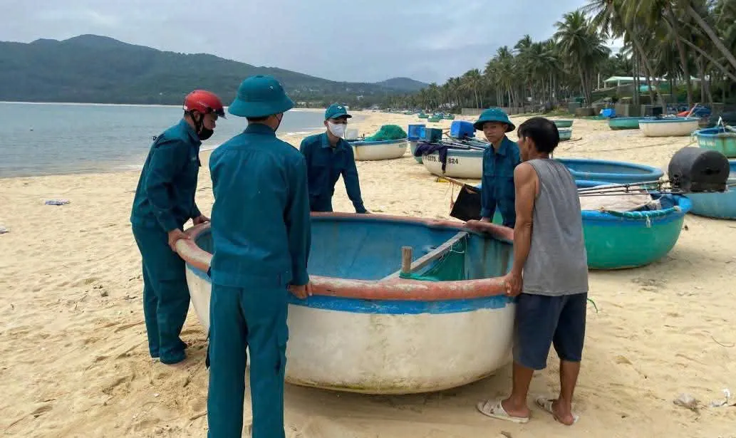 Đắk Lắk: Quân dân đồng loạt ra quân, triển khai các biện pháp ứng phó bão khẩn cấp - Ảnh 2.